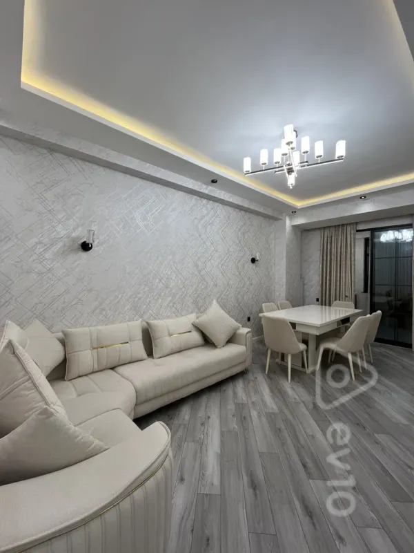 Kirayə verilir 3 otaqlı yeni tikili 140 m²