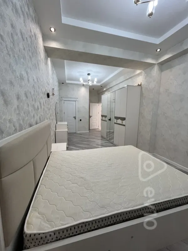 Kirayə verilir 3 otaqlı yeni tikili 140 m²