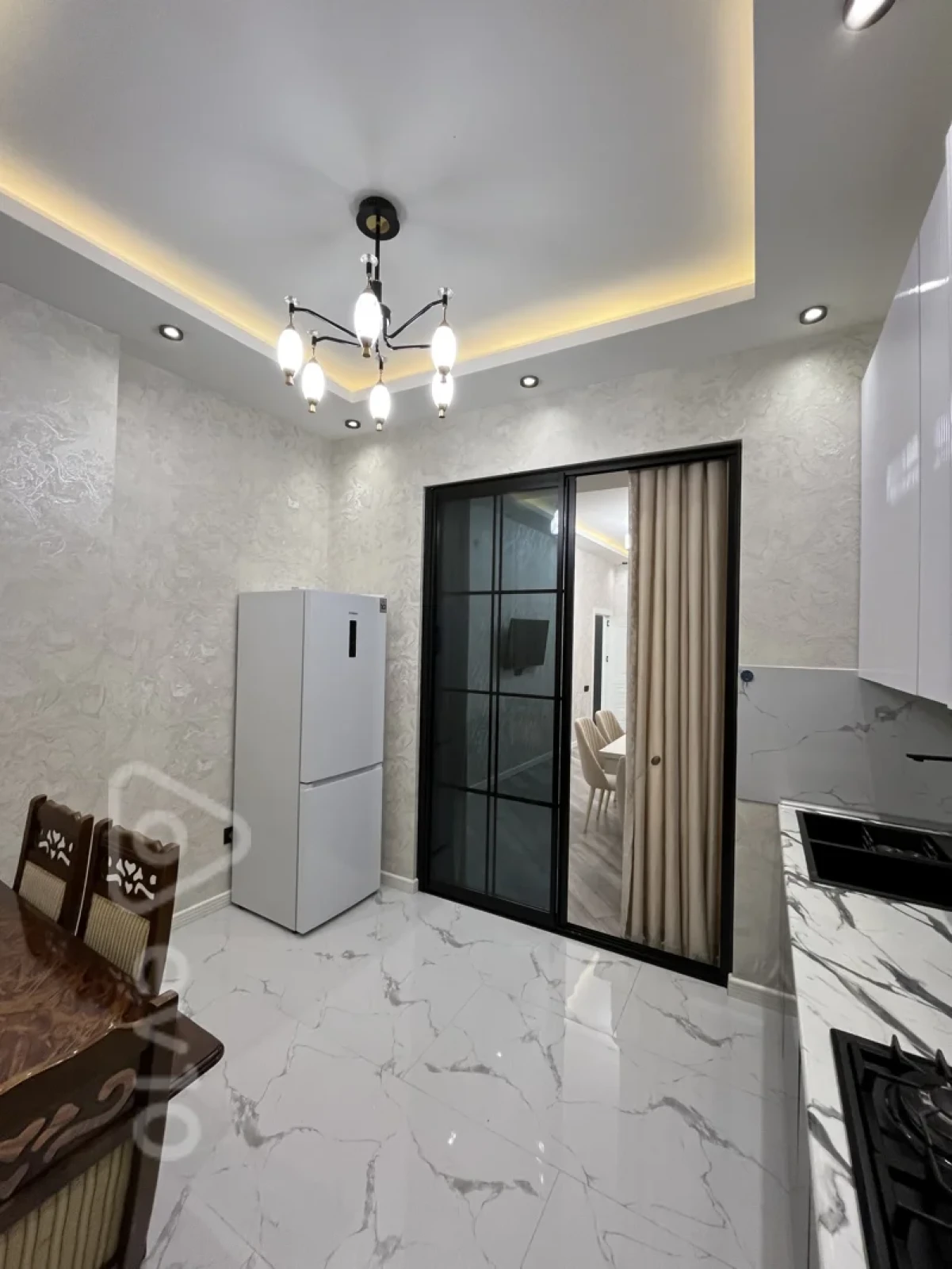Kirayə verilir 3 otaqlı yeni tikili 140 m²