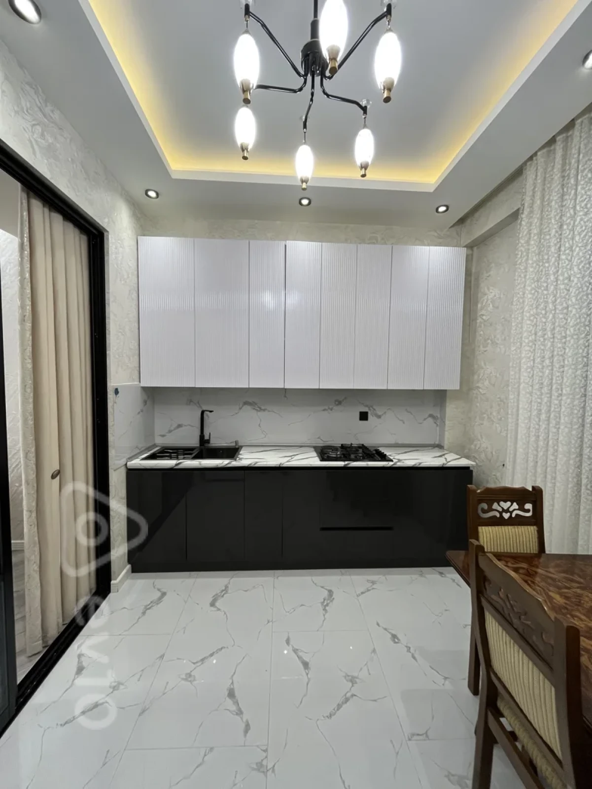 Kirayə verilir 3 otaqlı yeni tikili 140 m²