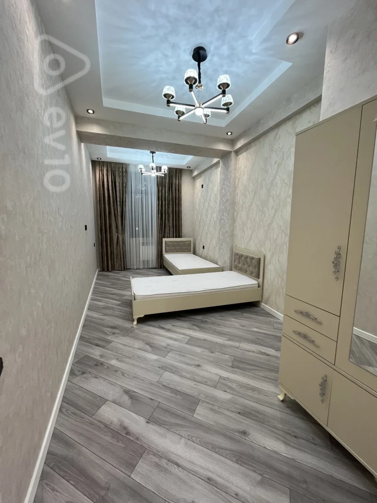 Kirayə verilir 3 otaqlı yeni tikili 140 m²