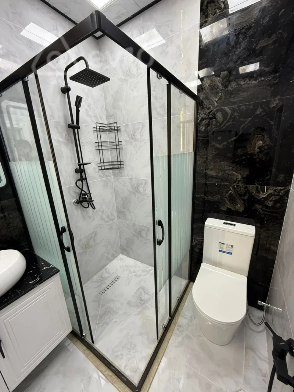 Kirayə verilir 2 otaqlı yeni tikili 75 m²