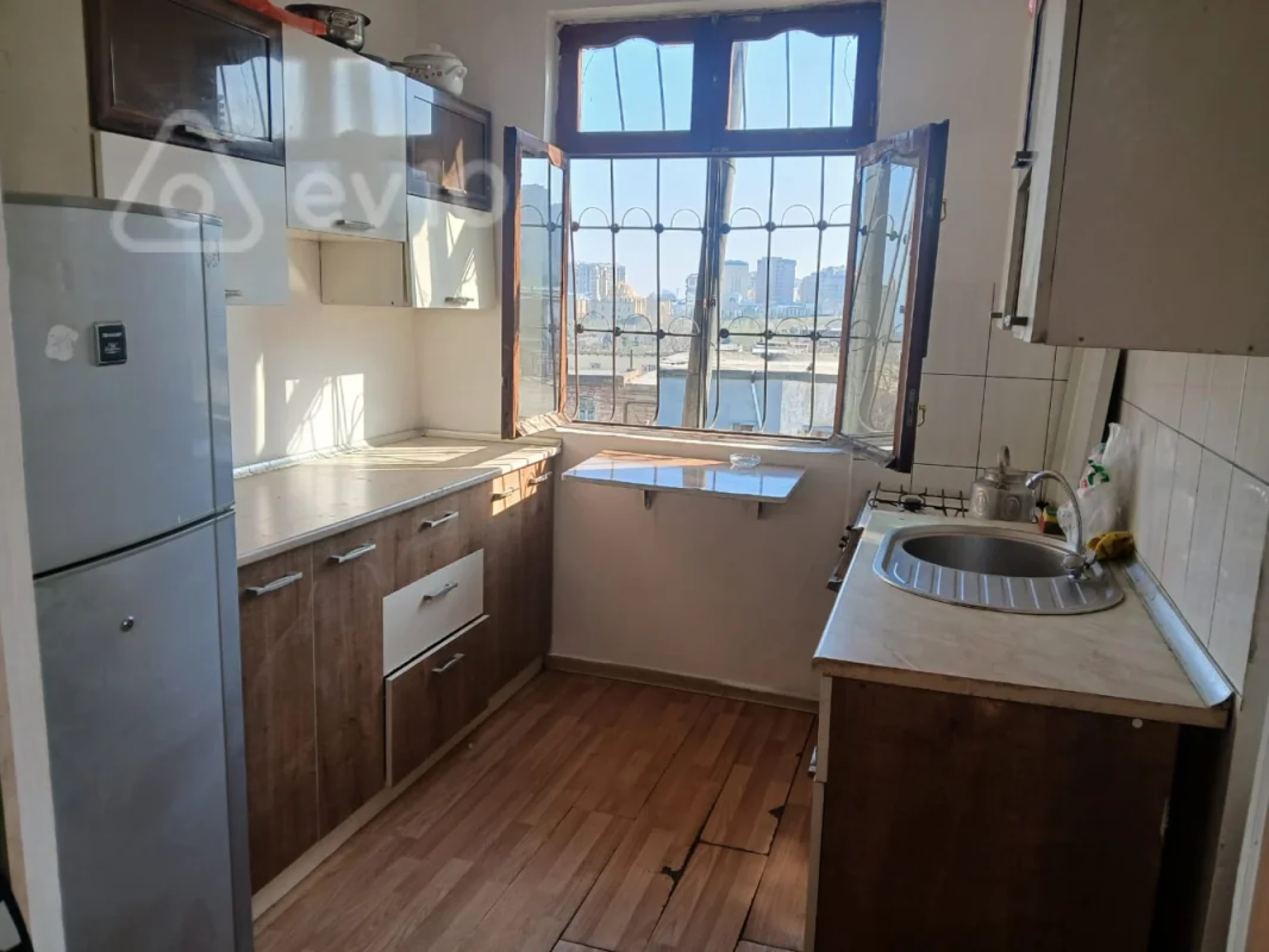 Kirayə verilir 2 otaqlı köhnə tikili 90 m²