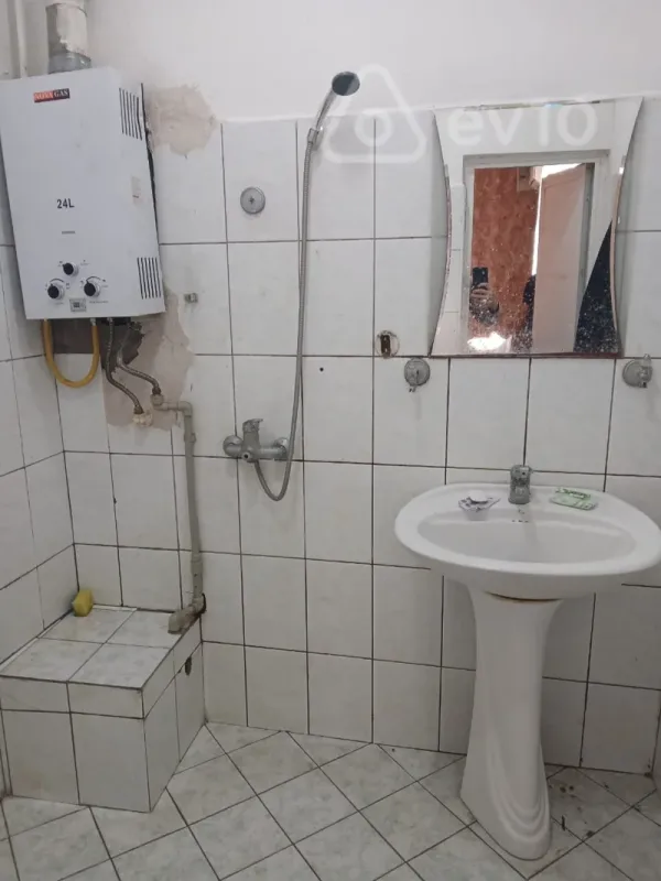 Kirayə verilir 2 otaqlı köhnə tikili 90 m²