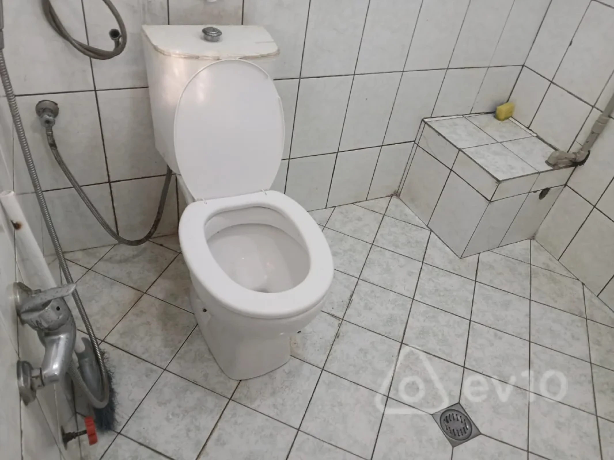 Kirayə verilir 2 otaqlı köhnə tikili 90 m²