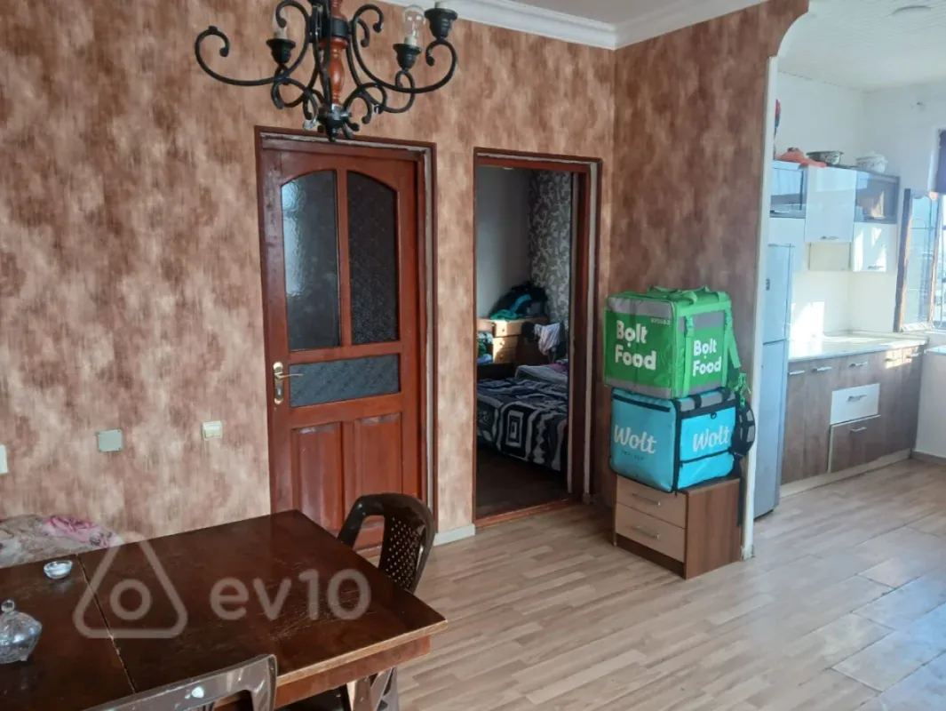 Kirayə verilir 2 otaqlı köhnə tikili 90 m²