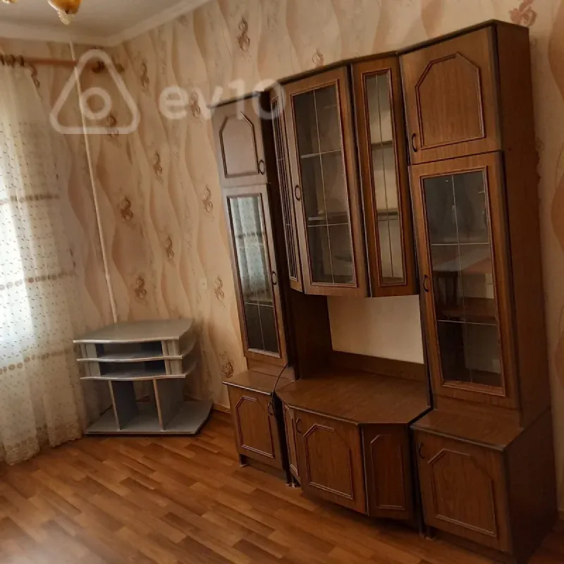 Kirayə verilir 3 otaqlı köhnə tikili 75 m²