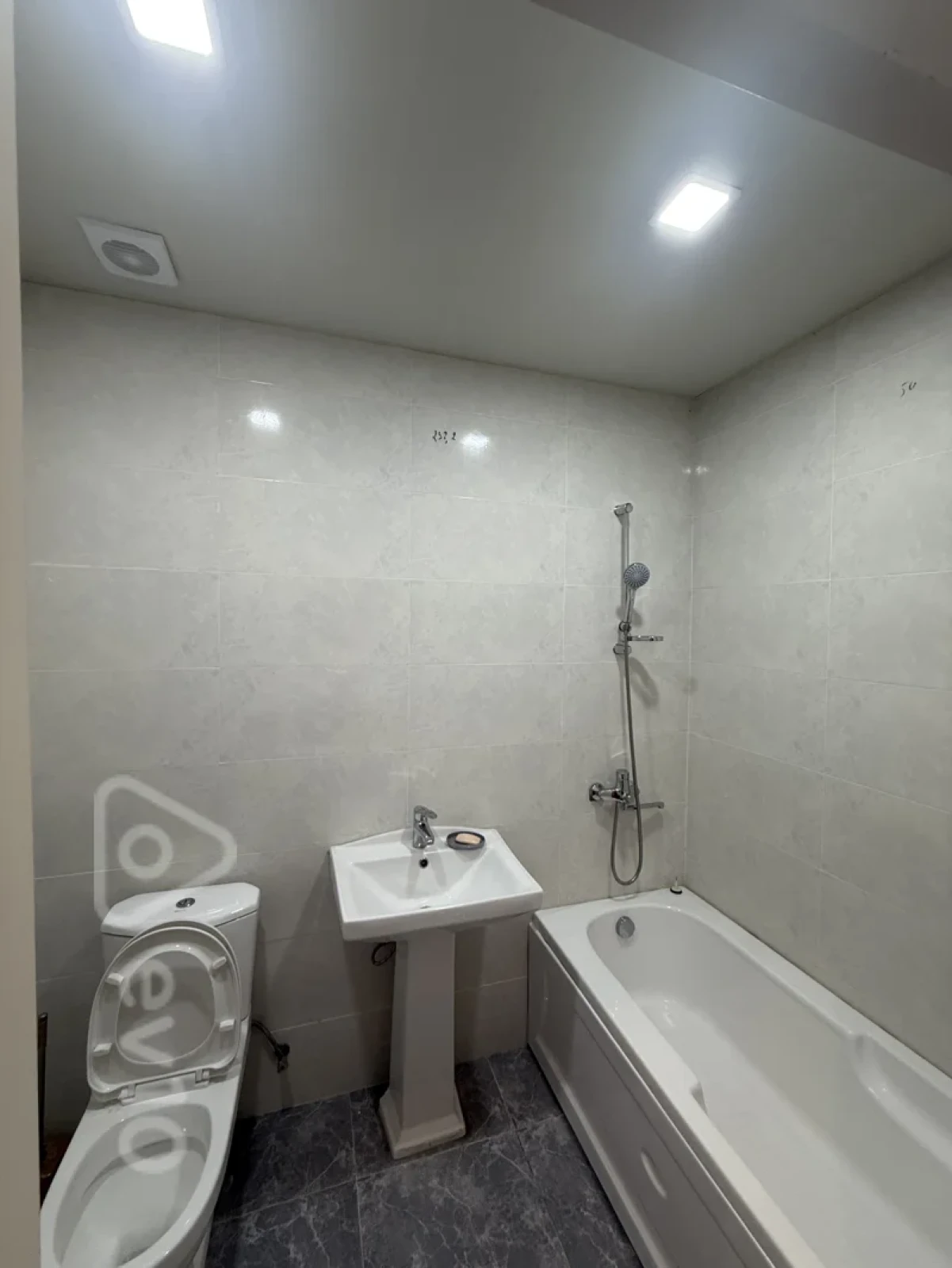 Kirayə verilir 3 otaqlı yeni tikili 80 m²