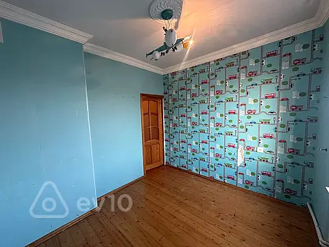 Kirayə verilir 2 otaqlı köhnə tikili 90 m²