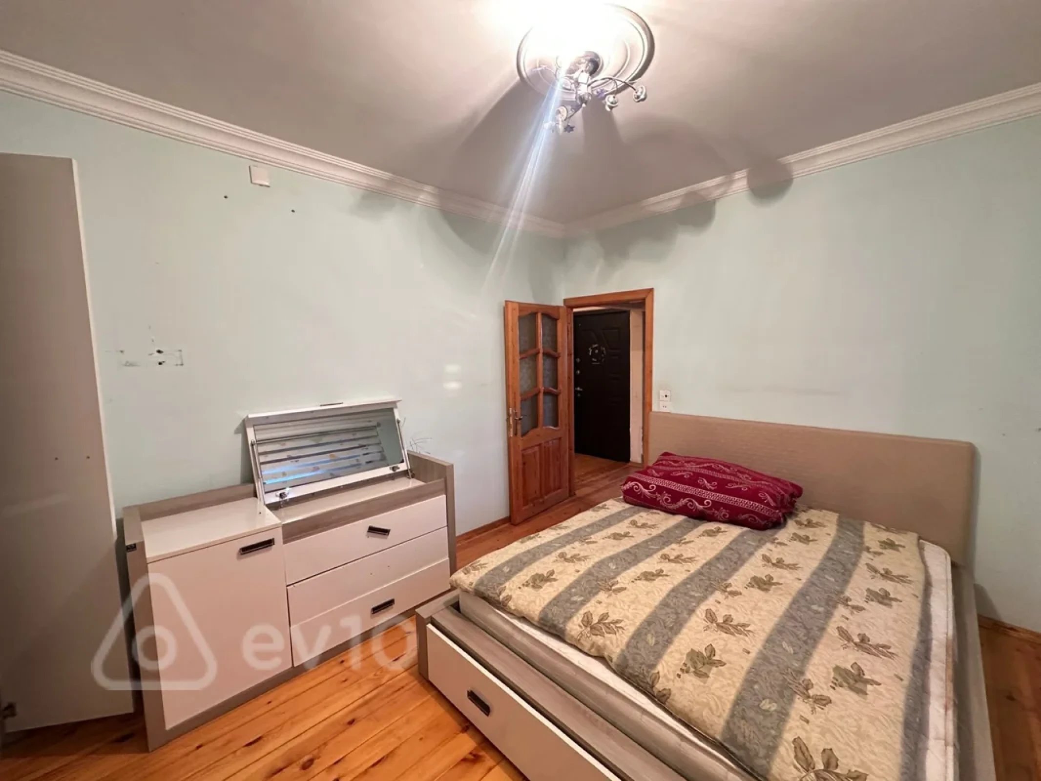 Kirayə verilir 2 otaqlı köhnə tikili 90 m²