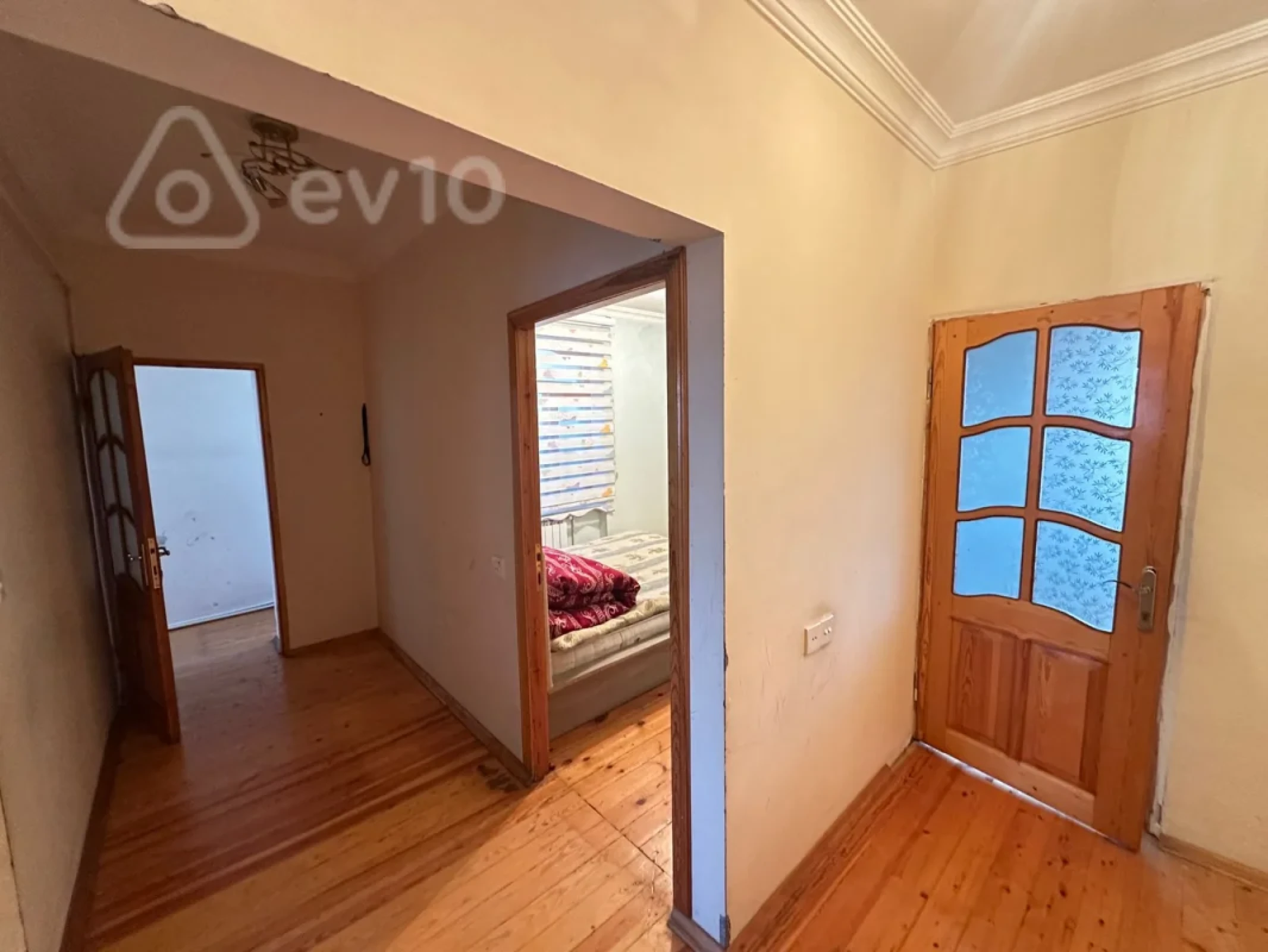 Kirayə verilir 2 otaqlı köhnə tikili 90 m²