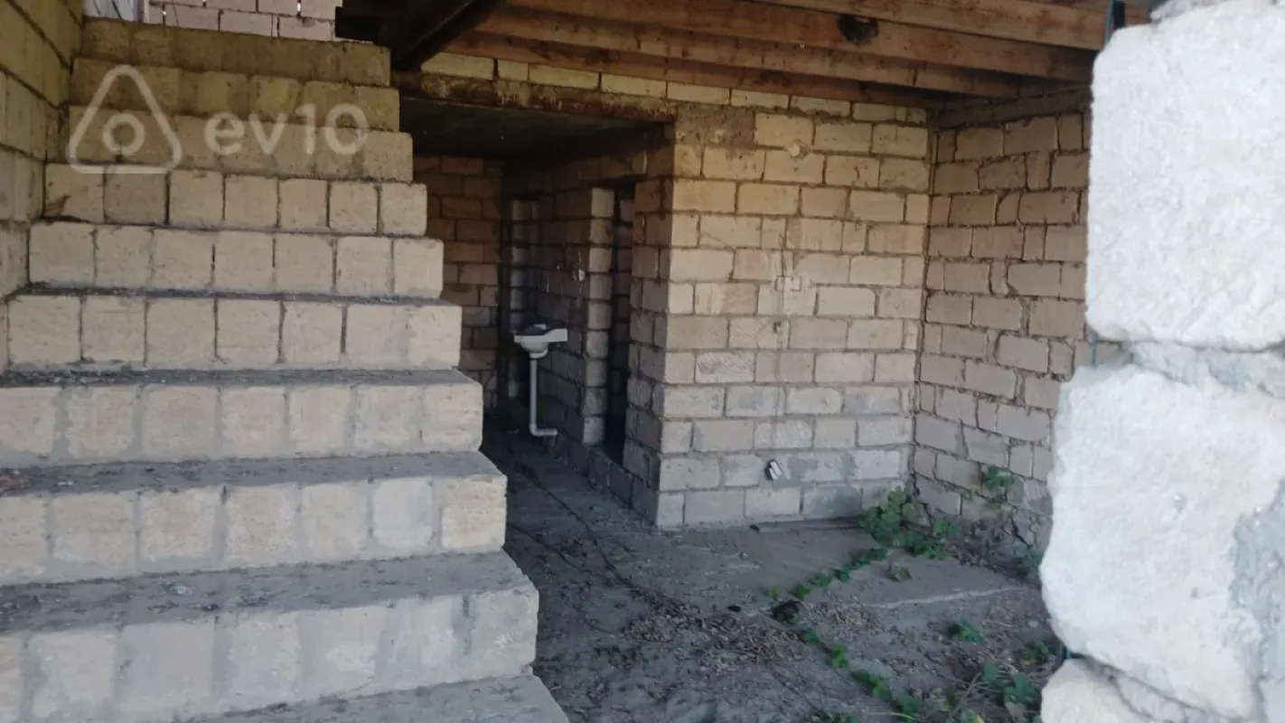 Satılır 5 otaqlı həyət evi 251 m²