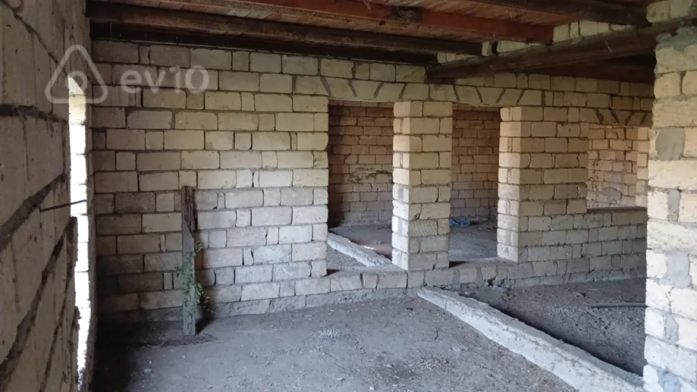 Satılır 5 otaqlı həyət evi 251 m²