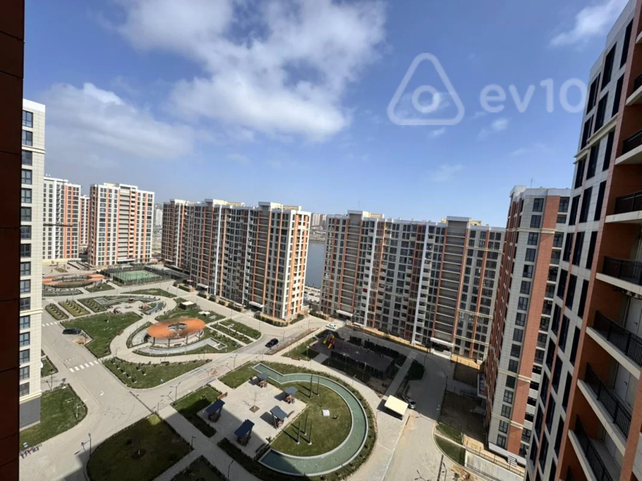 Satılır 3 otaqlı yeni tikili 82.7 m²