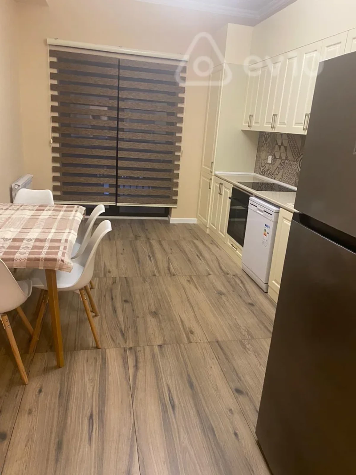 Kirayə verilir 3 otaqlı yeni tikili 130 m²