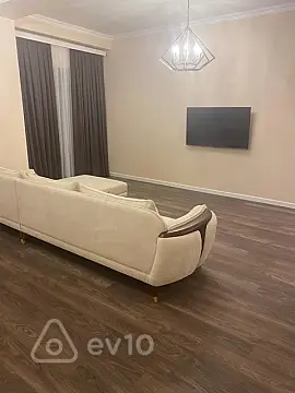 Kirayə verilir 3 otaqlı yeni tikili 130 m²
