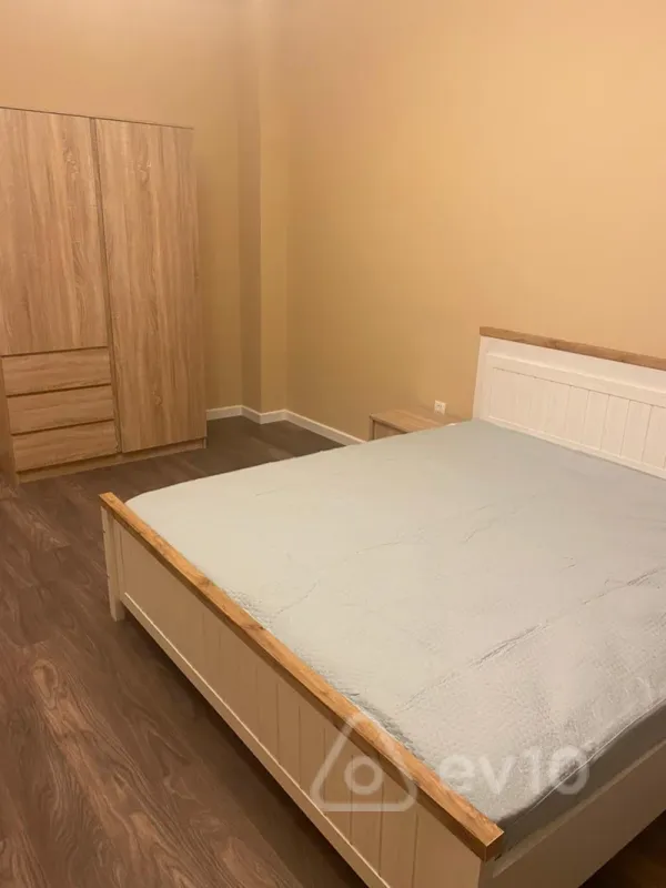 Kirayə verilir 3 otaqlı yeni tikili 130 m²
