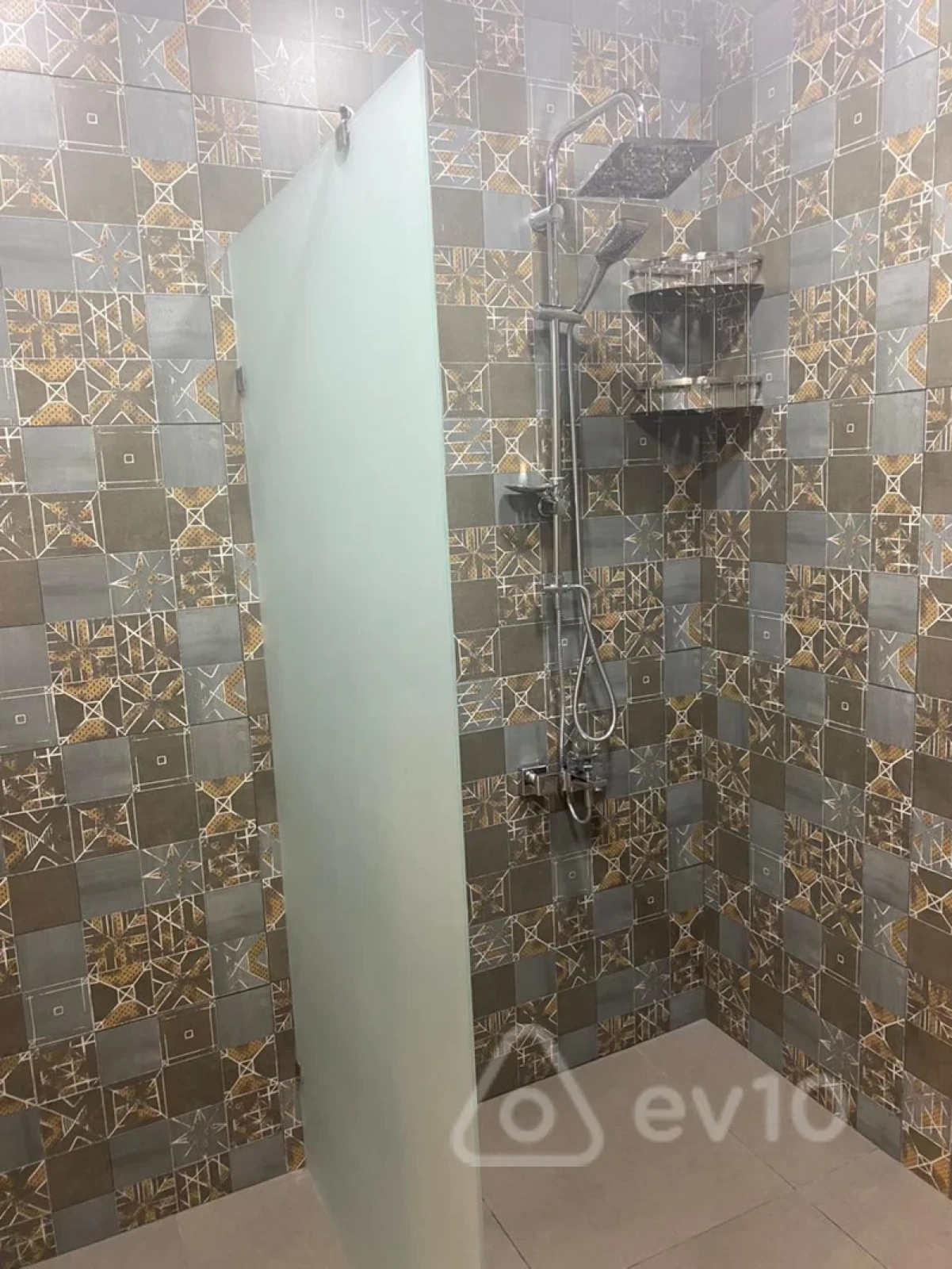 Kirayə verilir 3 otaqlı yeni tikili 130 m²