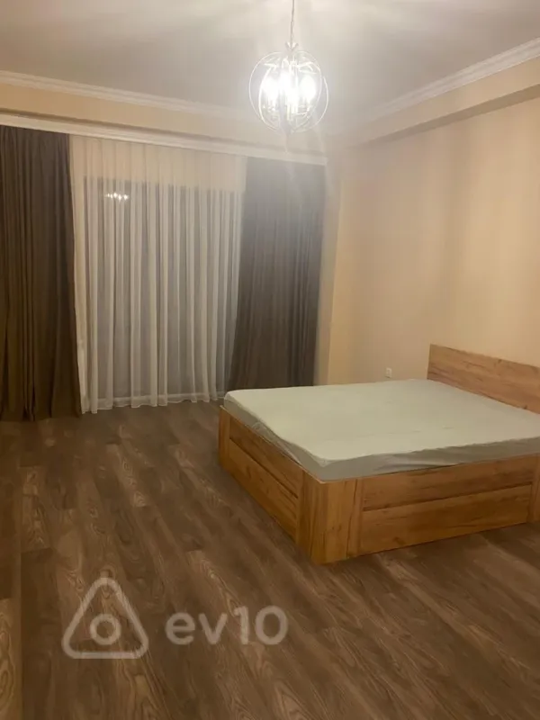 Kirayə verilir 3 otaqlı yeni tikili 130 m²