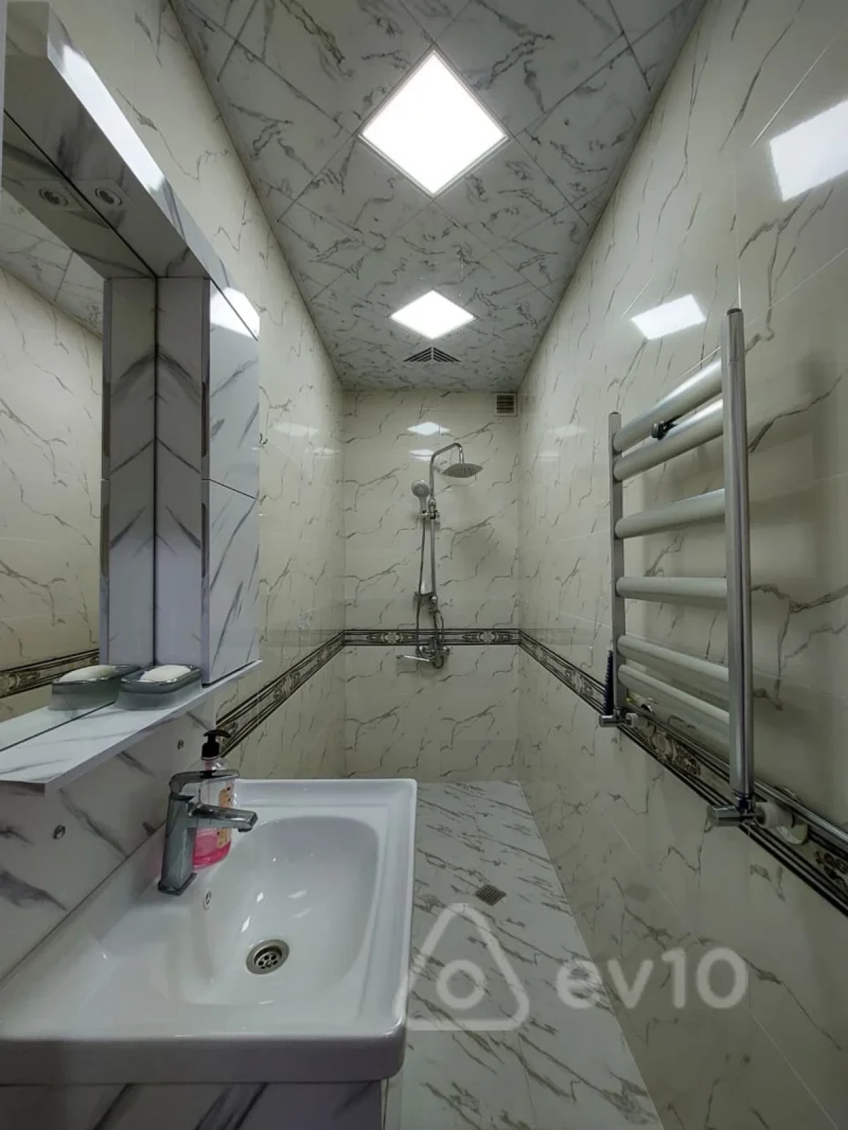 Kirayə verilir 3 otaqlı yeni tikili 68 m²