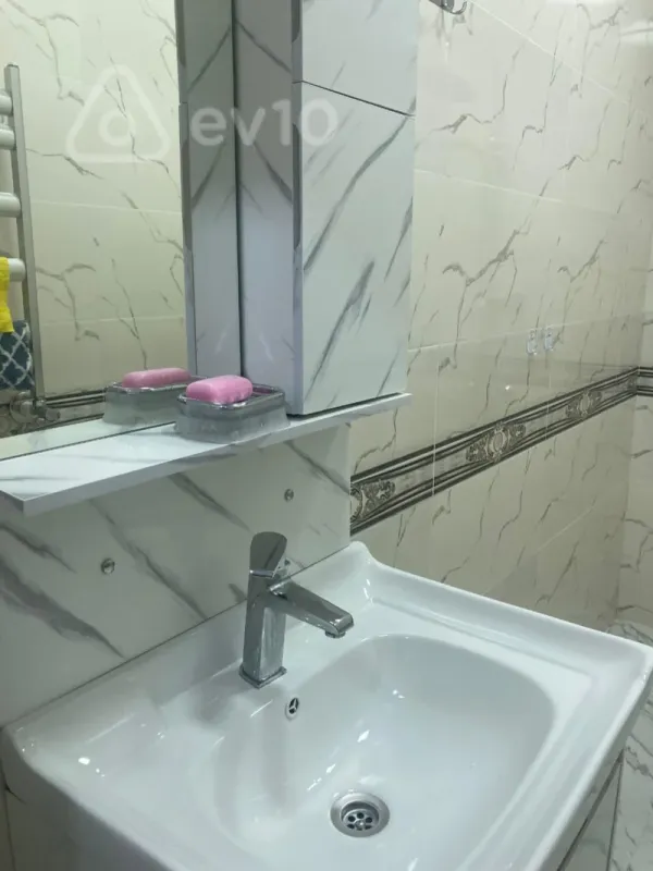 Kirayə verilir 3 otaqlı yeni tikili 68 m²