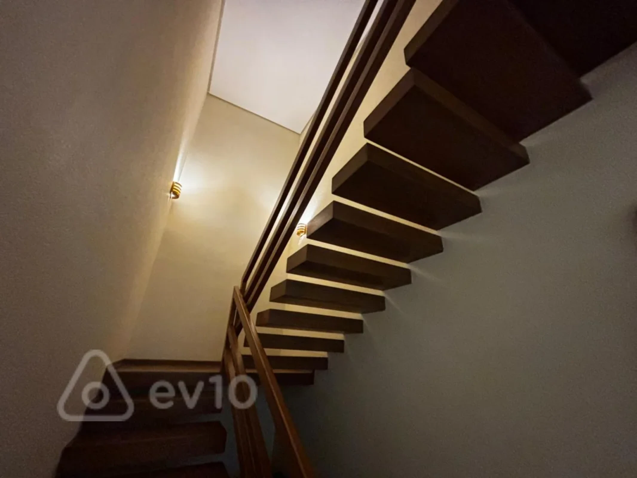 Kirayə verilir 7 otaqlı yeni tikili 350 m²