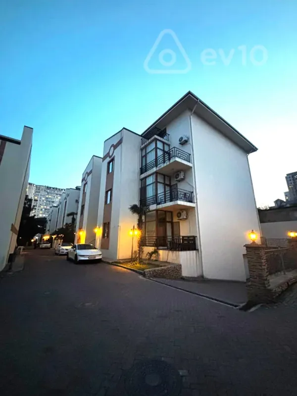 Kirayə verilir 7 otaqlı yeni tikili 350 m²