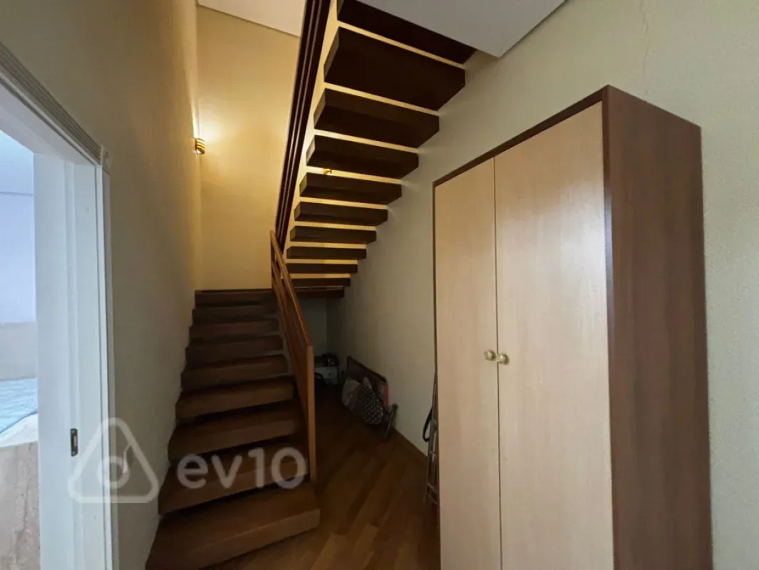 Kirayə verilir 7 otaqlı yeni tikili 350 m²