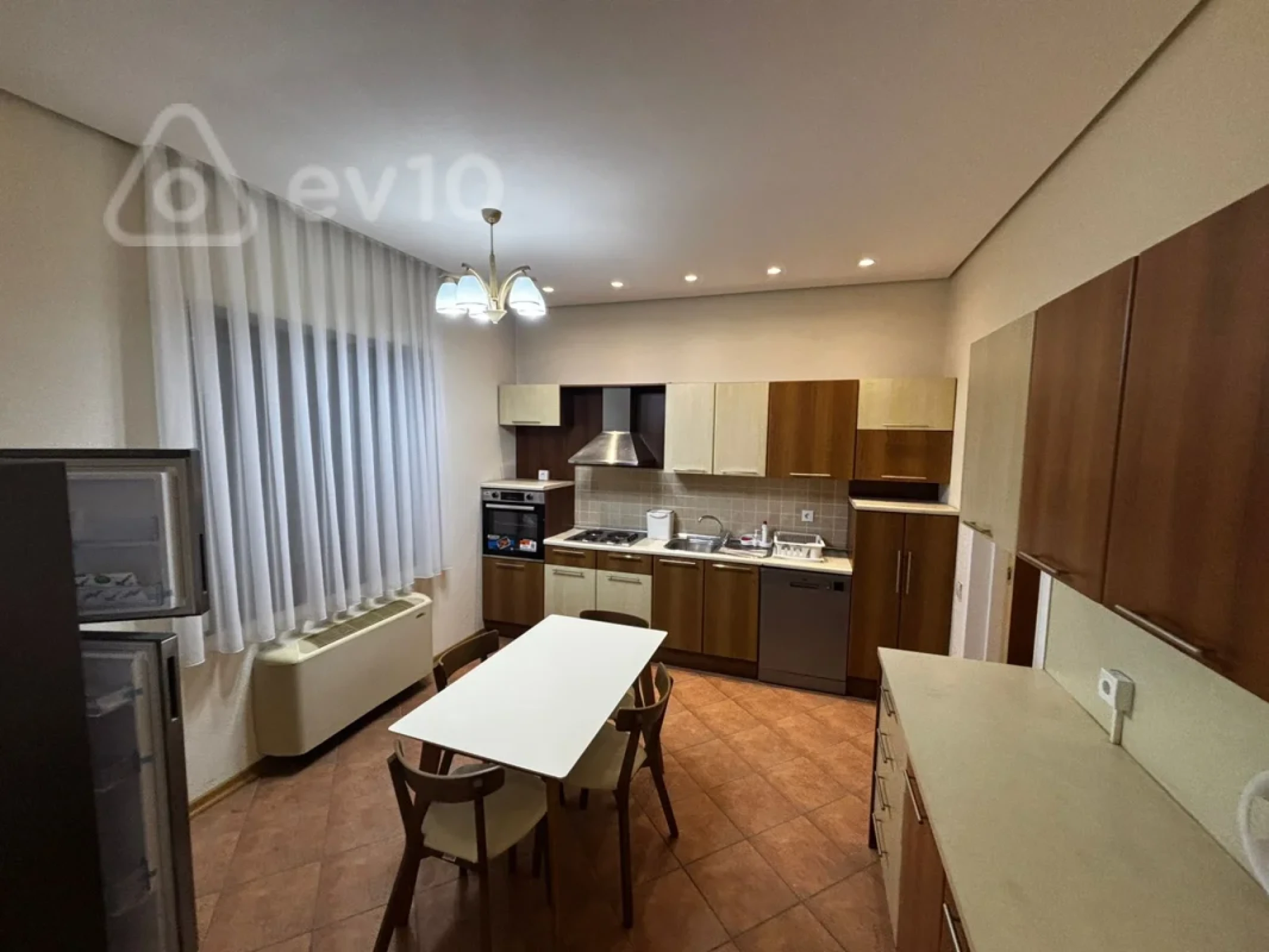 Kirayə verilir 7 otaqlı yeni tikili 350 m²