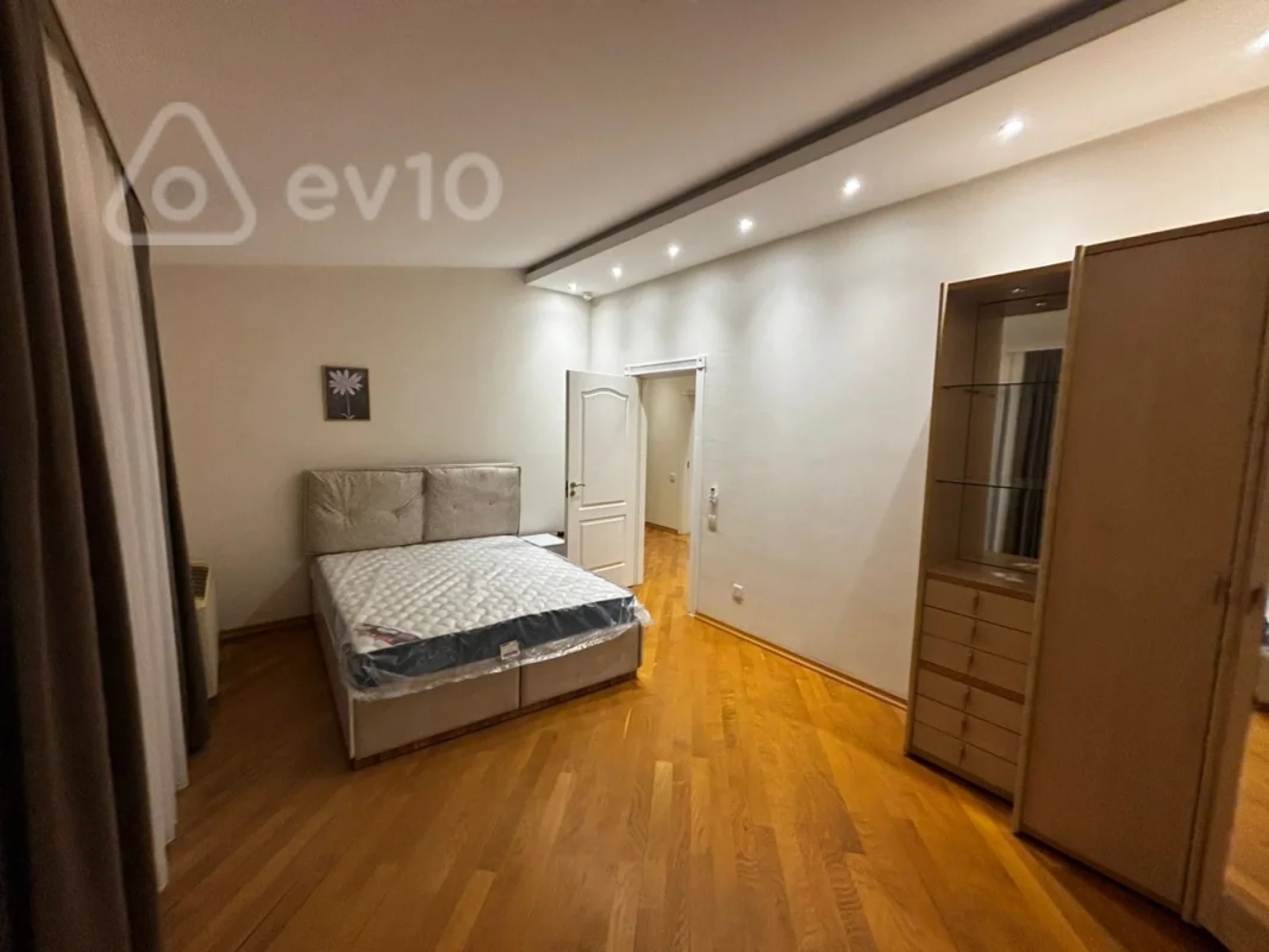 Kirayə verilir 7 otaqlı yeni tikili 350 m²