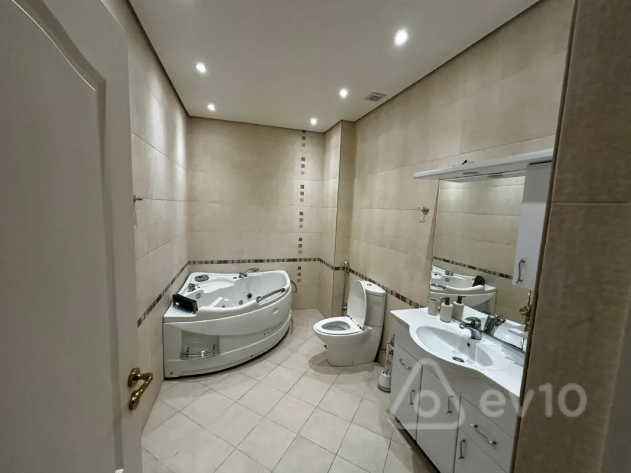 Kirayə verilir 7 otaqlı yeni tikili 350 m²