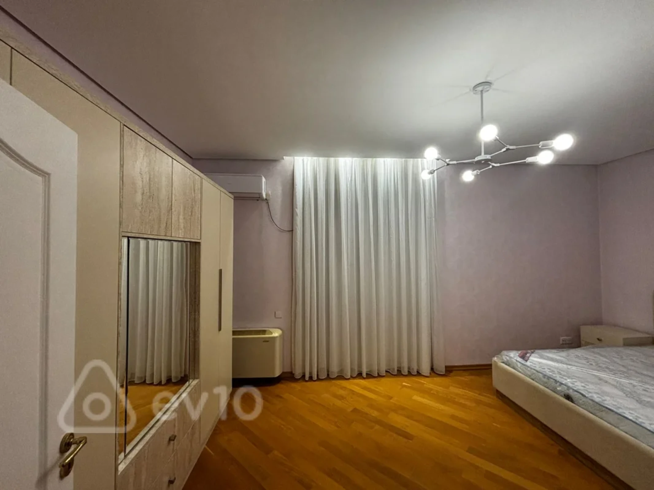 Kirayə verilir 7 otaqlı yeni tikili 350 m²