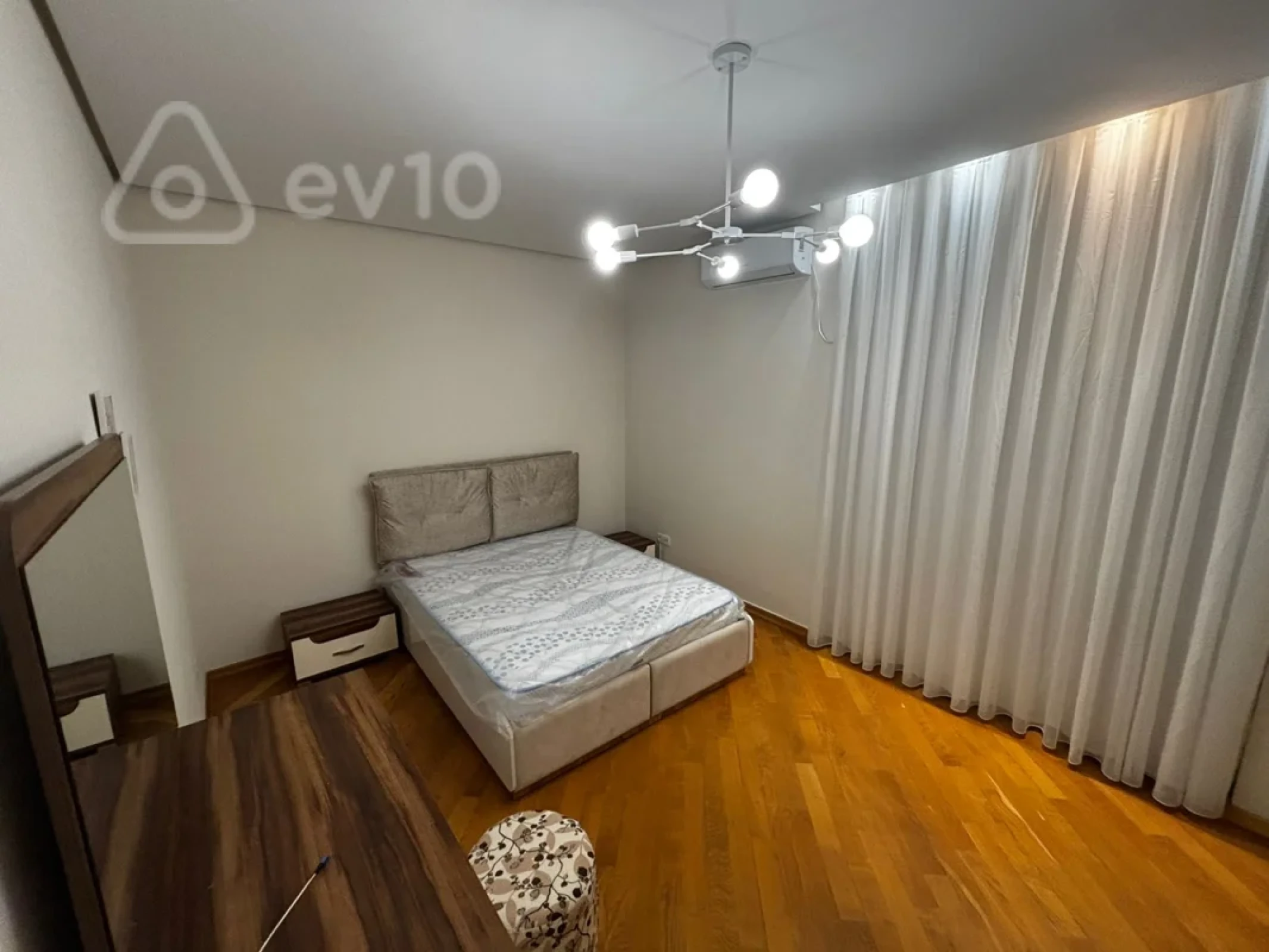 Kirayə verilir 7 otaqlı yeni tikili 350 m²