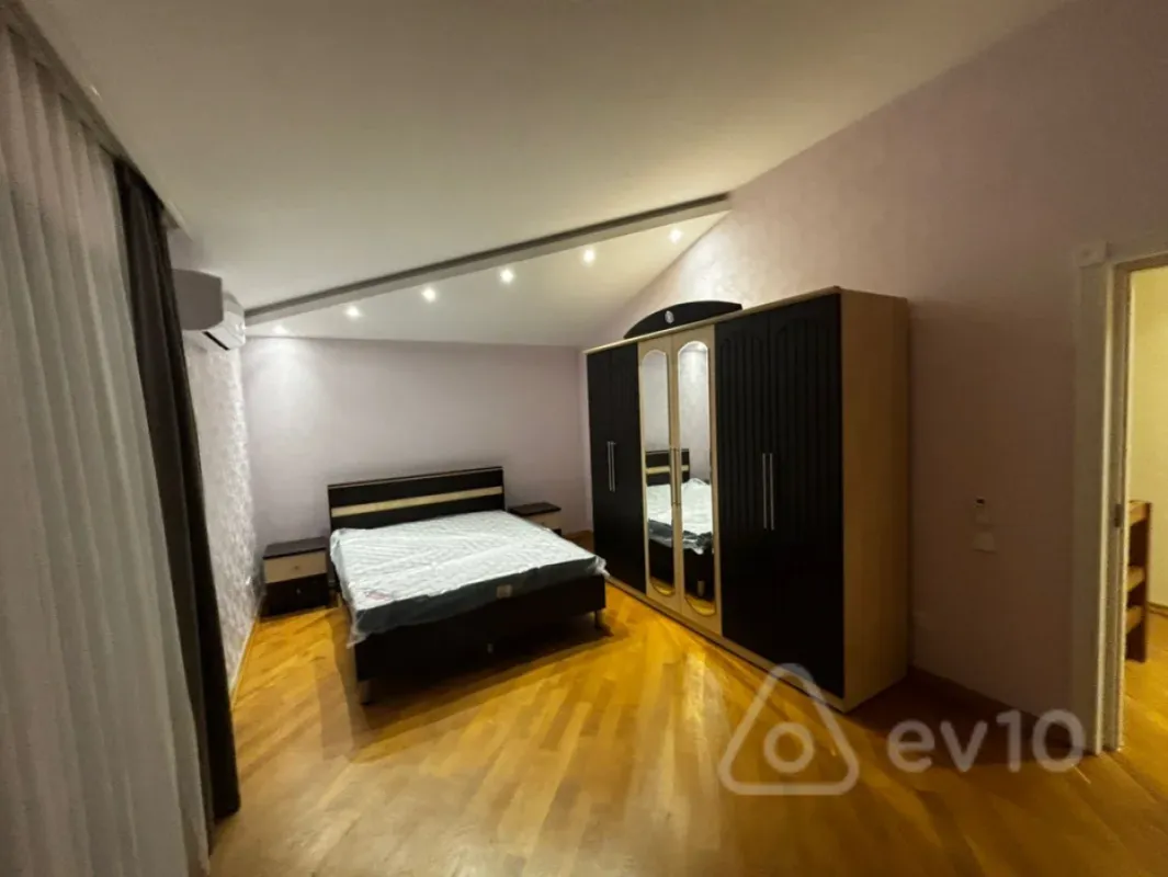 Kirayə verilir 7 otaqlı yeni tikili 350 m²