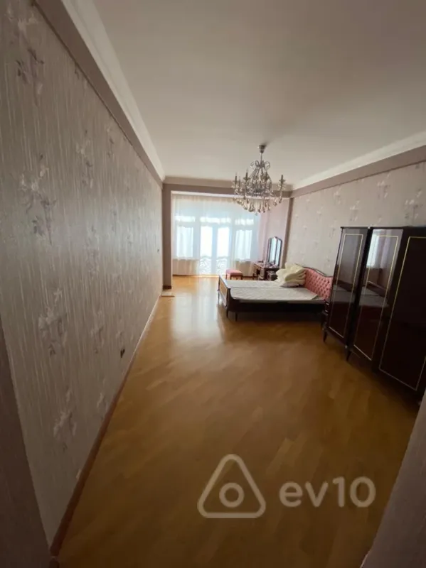 Kirayə verilir 3 otaqlı yeni tikili 180 m²