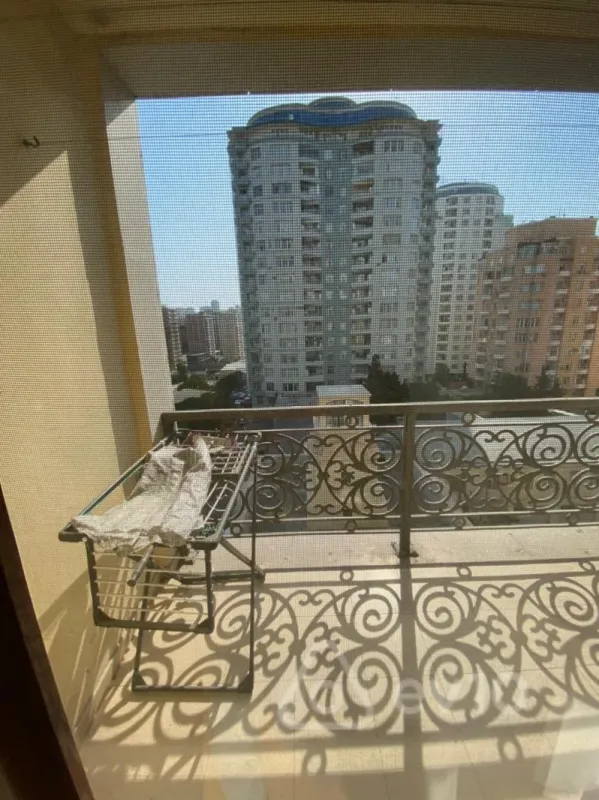Kirayə verilir 3 otaqlı yeni tikili 180 m²