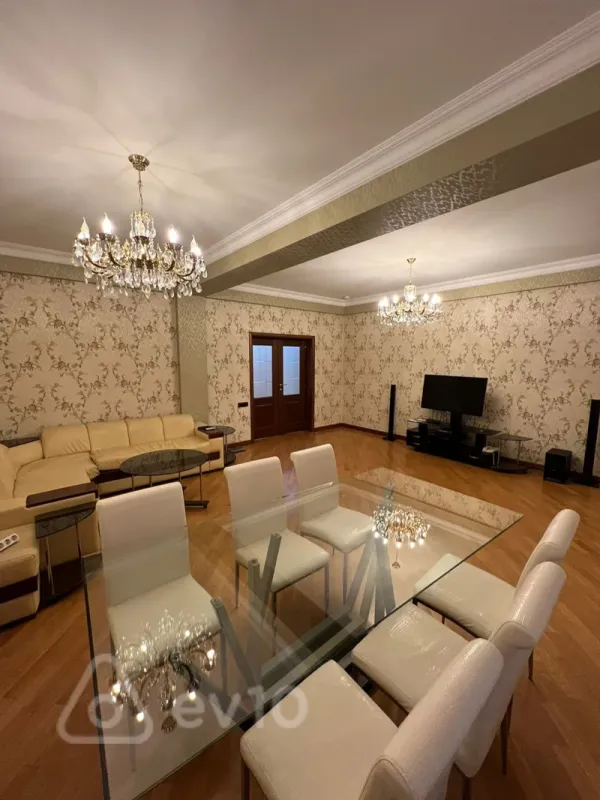 Kirayə verilir 3 otaqlı yeni tikili 180 m²
