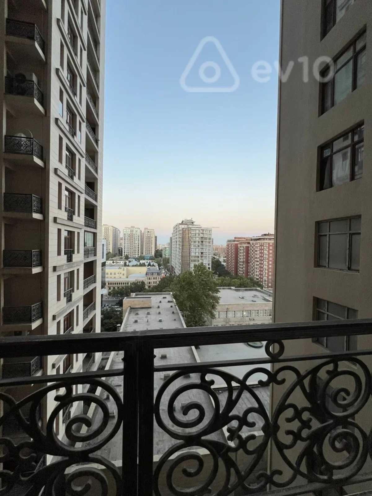 Kirayə verilir 3 otaqlı yeni tikili 180 m²