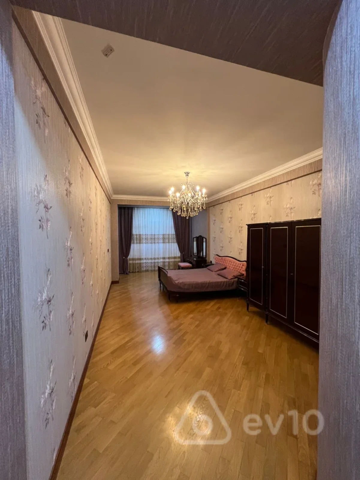 Kirayə verilir 3 otaqlı yeni tikili 180 m²