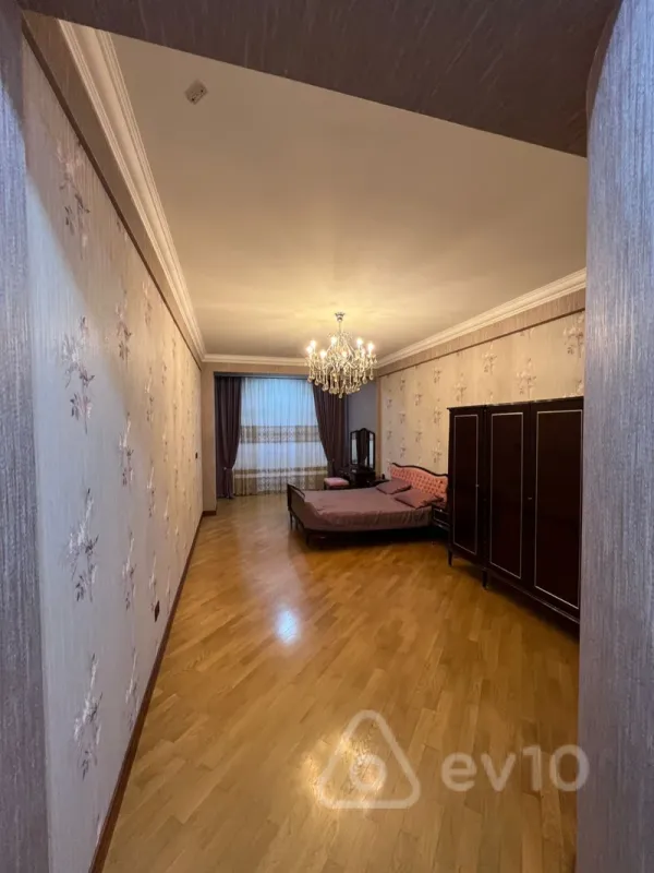 Kirayə verilir 3 otaqlı yeni tikili 180 m²