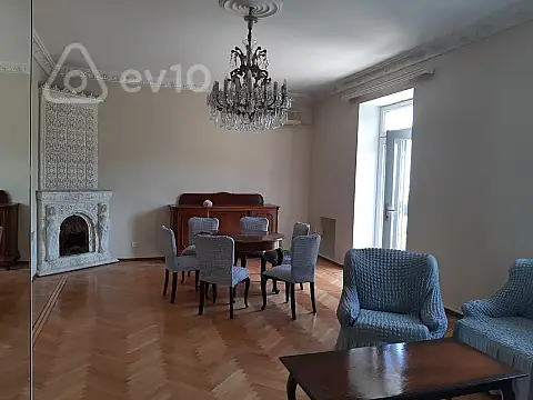 Kirayə verilir 3 otaqlı köhnə tikili 130 m²