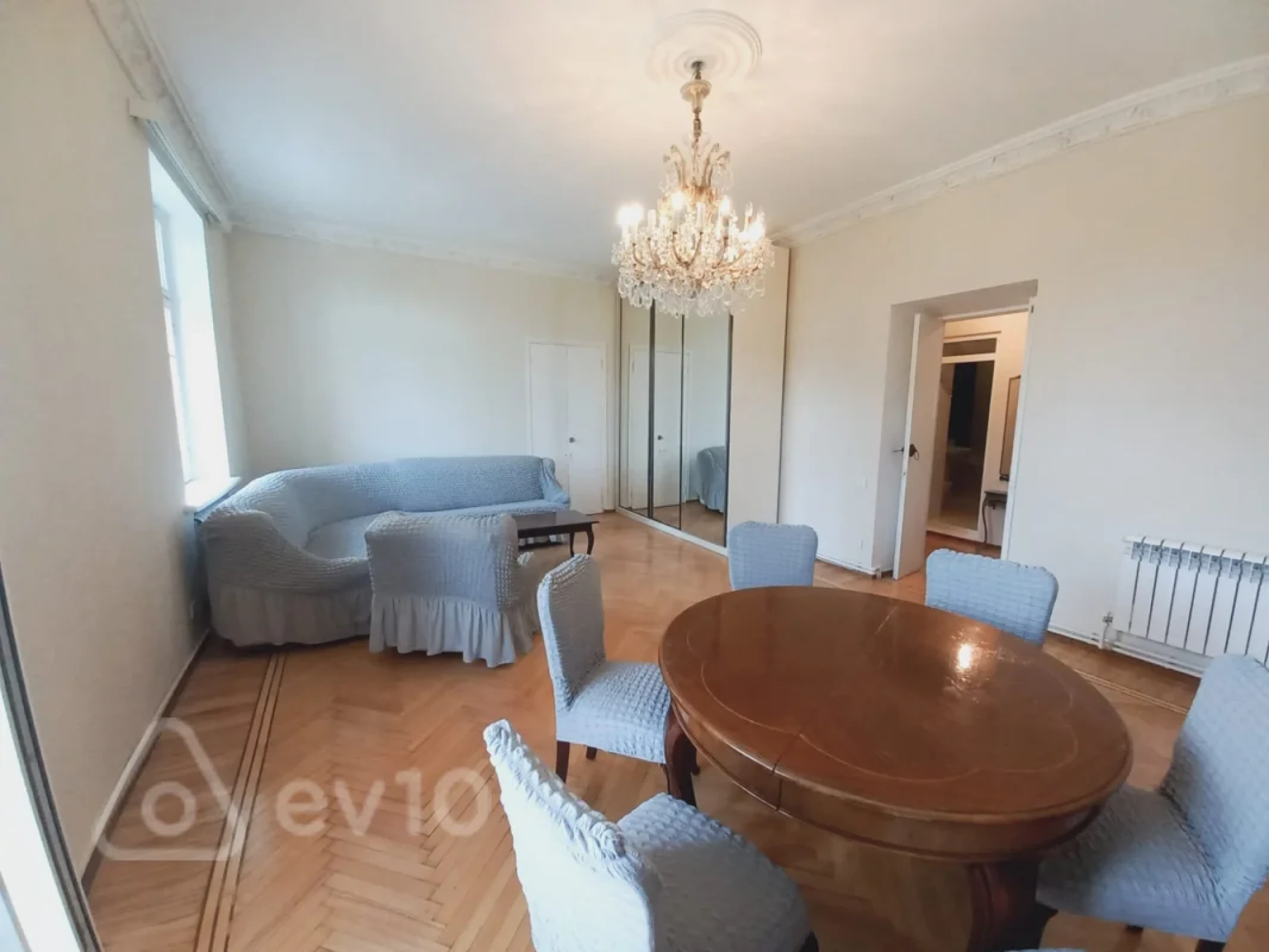 Kirayə verilir 3 otaqlı köhnə tikili 130 m²
