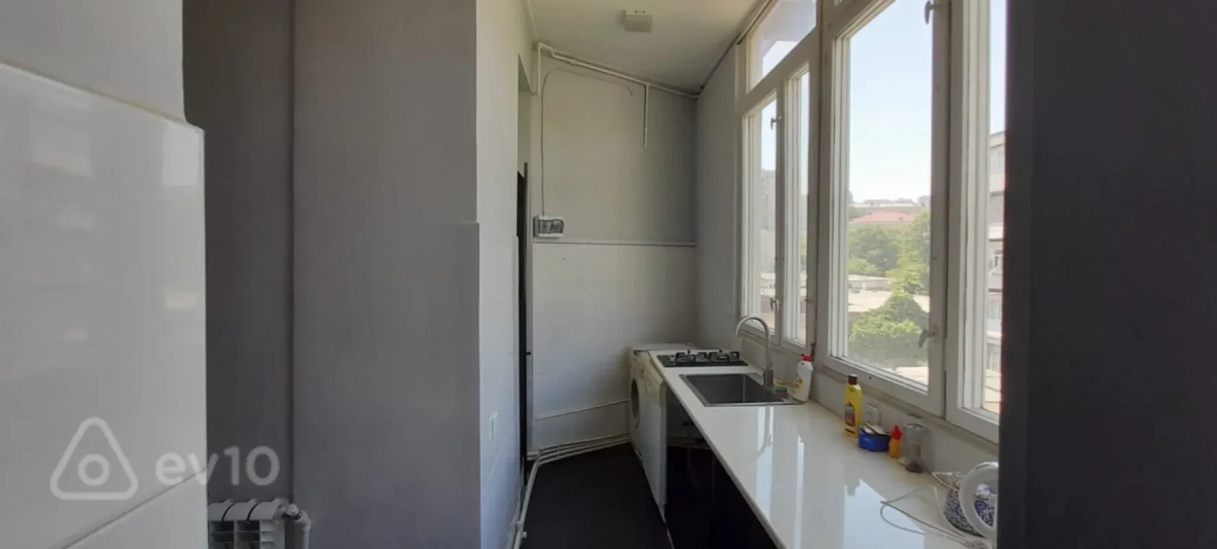 Kirayə verilir 3 otaqlı köhnə tikili 130 m²