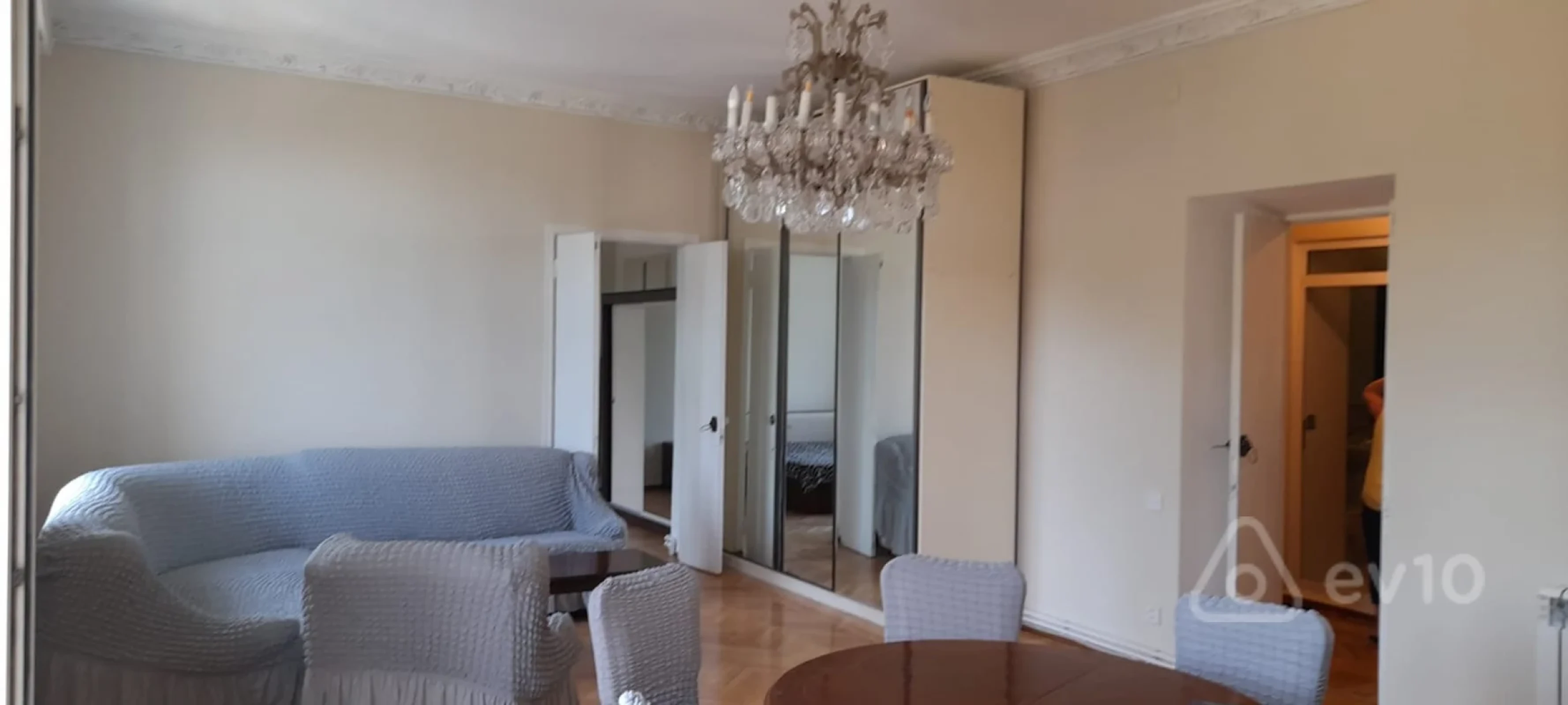 Kirayə verilir 3 otaqlı köhnə tikili 130 m²