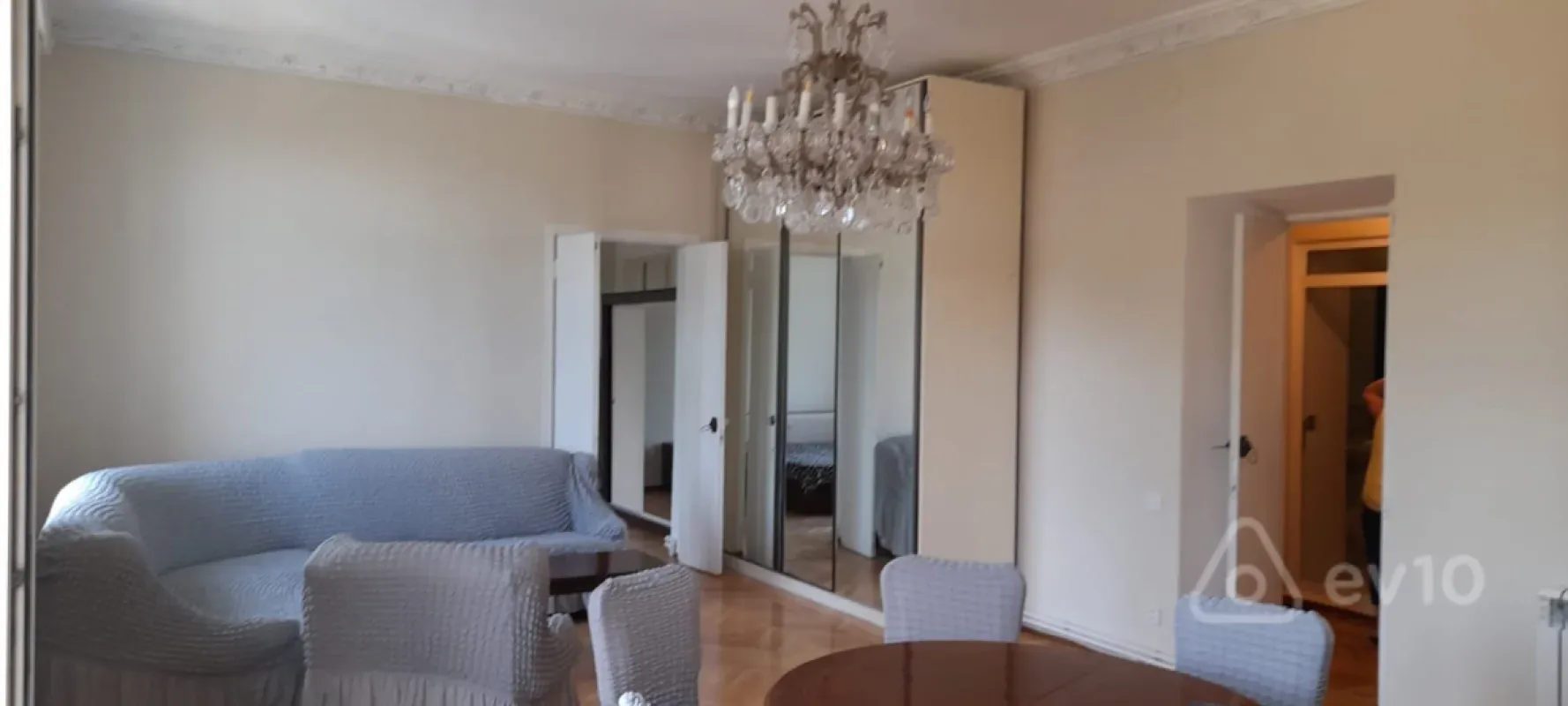 Kirayə verilir 3 otaqlı köhnə tikili 130 m²