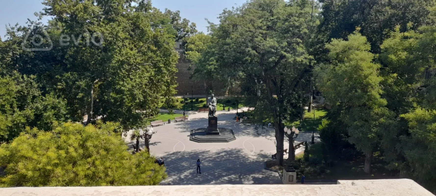 Kirayə verilir 3 otaqlı köhnə tikili 130 m²