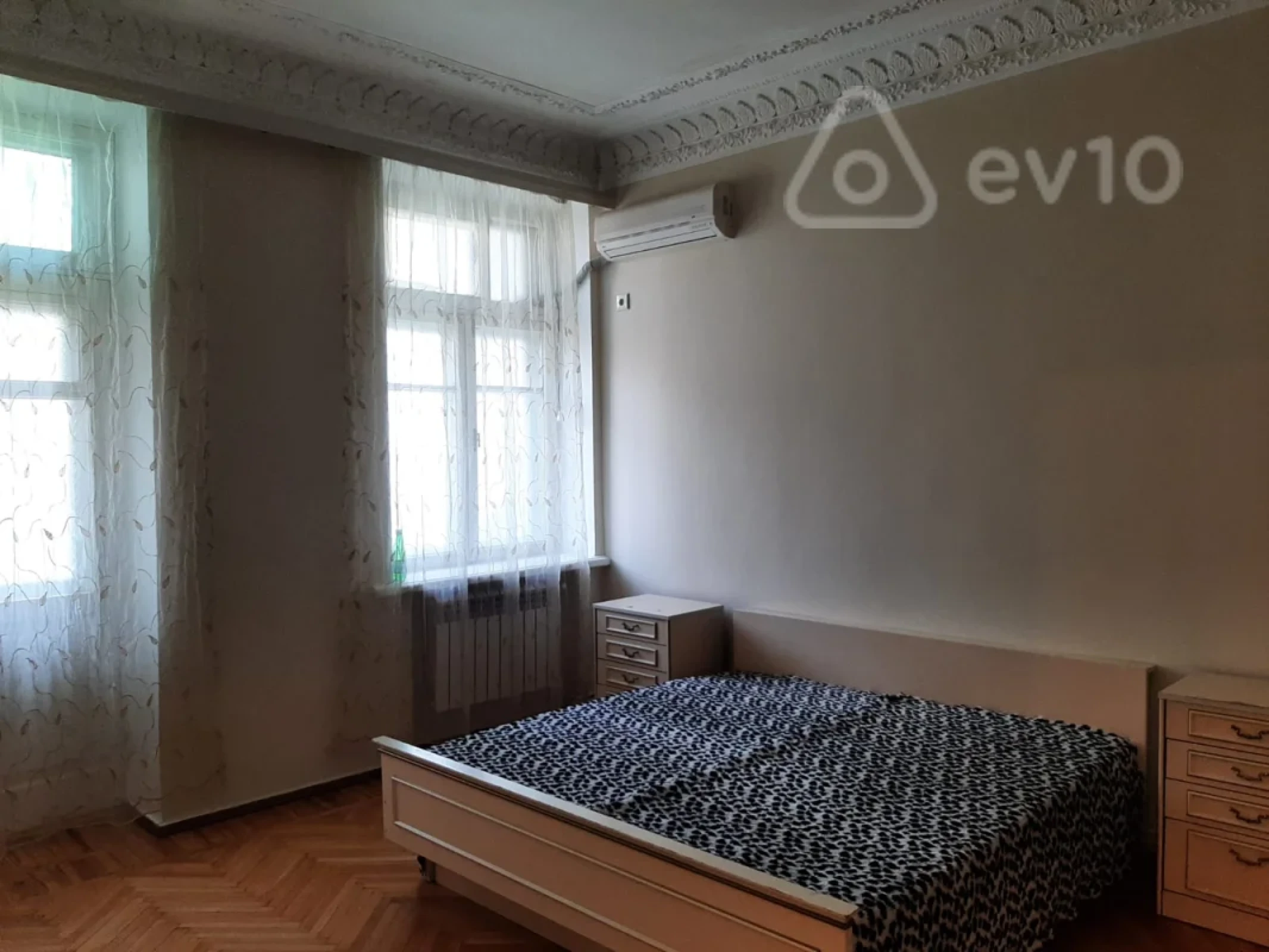 Kirayə verilir 3 otaqlı köhnə tikili 130 m²