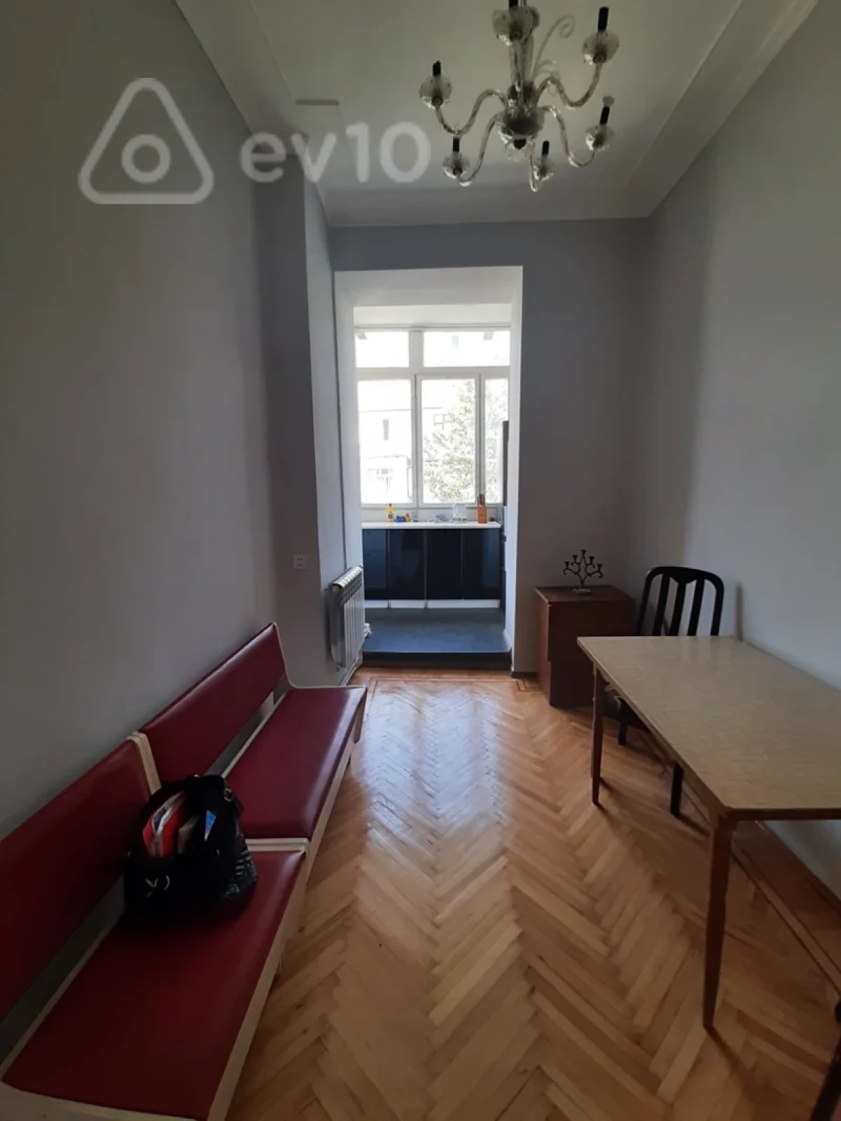Kirayə verilir 3 otaqlı köhnə tikili 130 m²