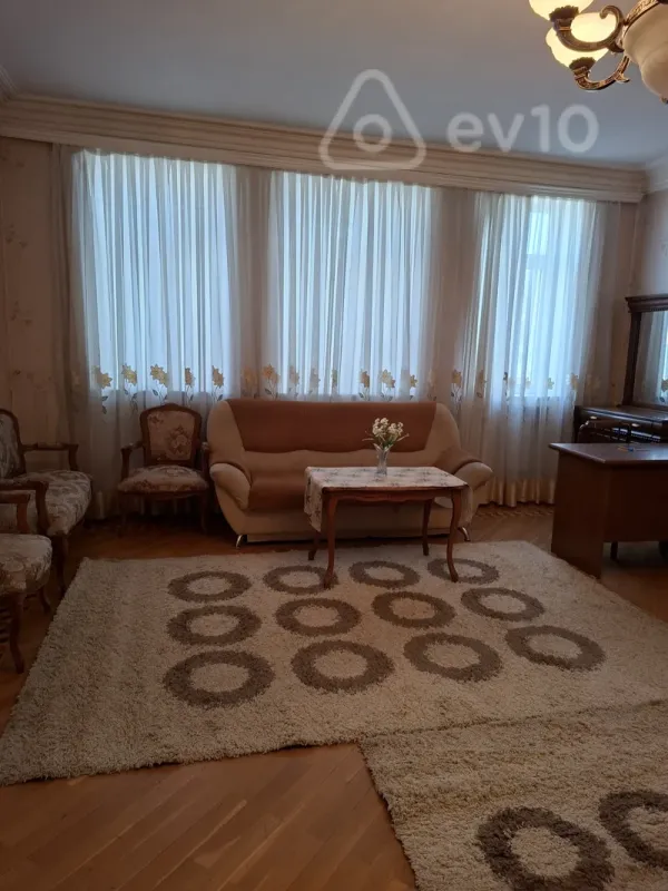 Kirayə verilir 3 otaqlı ofis 245 m²