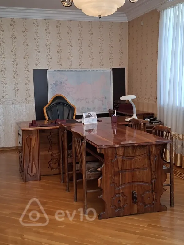 Kirayə verilir 3 otaqlı ofis 245 m²